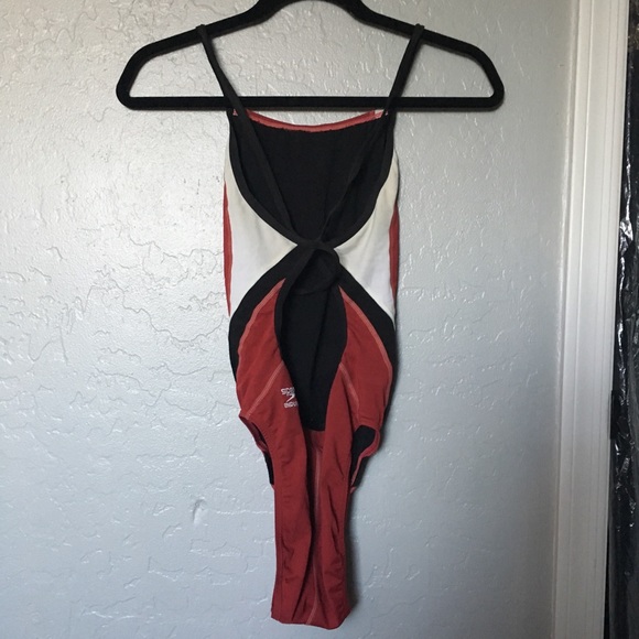 Speedo One Piece Swimsuit (size 30) - Picture 2 of 5